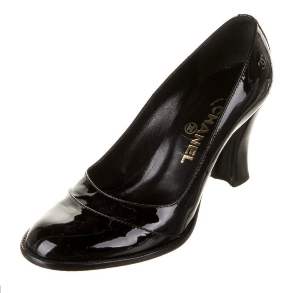 CHANEL Glossy Black Heels - Picture 3 of 15